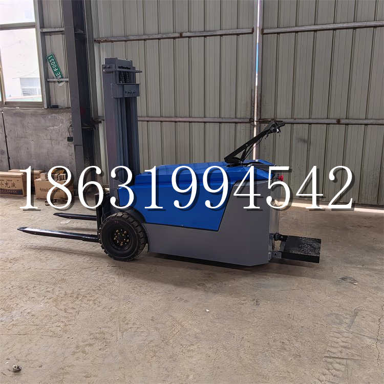 开原市全电动叉车插腿式堆高车液压装卸车1.5吨升高小型站驾式铲车